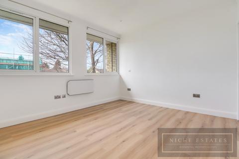 1 bedroom apartment to rent, Haughmond, Woodside Grange Road, London, N12