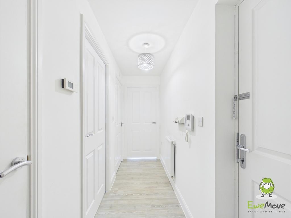 Ewe Move Basingstoke Locksbridge House Hallway
