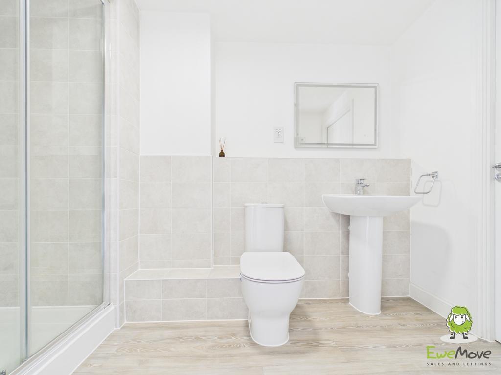 Ewe Move Basingstoke Locksbridge House Shower Room