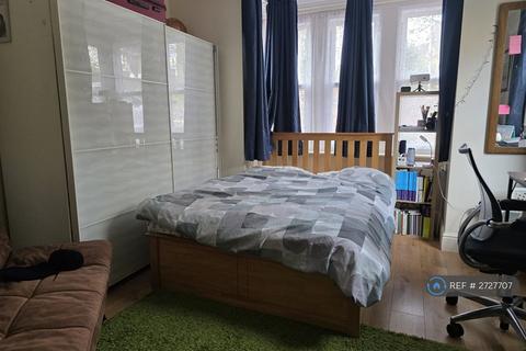1 bedroom in a house share to rent, The Greenway, High Wycombe, HP13