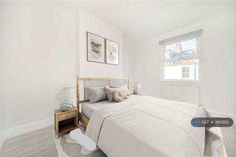 3 bedroom terraced house to rent, Willow Vale, London, W12