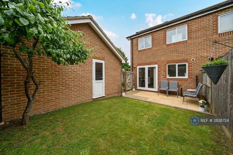 3 bedroom semi-detached house to rent, Swinton Avenue, Rochester, ME3