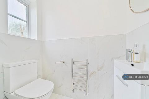 3 bedroom semi-detached house to rent, Swinton Avenue, Rochester, ME3