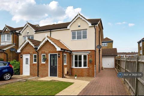 3 bedroom semi-detached house to rent, Swinton Avenue, Rochester, ME3