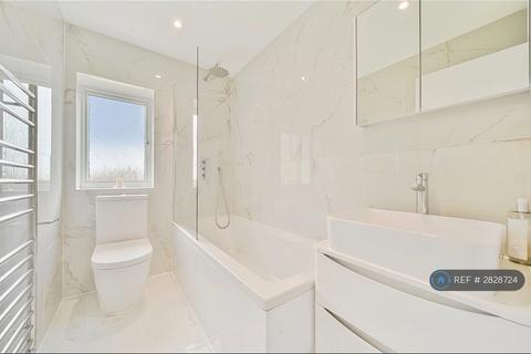 3 bedroom semi-detached house to rent, Swinton Avenue, Rochester, ME3