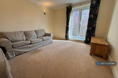 2 bedroom flat to rent, New Road, Ascot, SL5