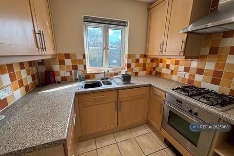 2 bedroom flat to rent, New Road, Ascot, SL5
