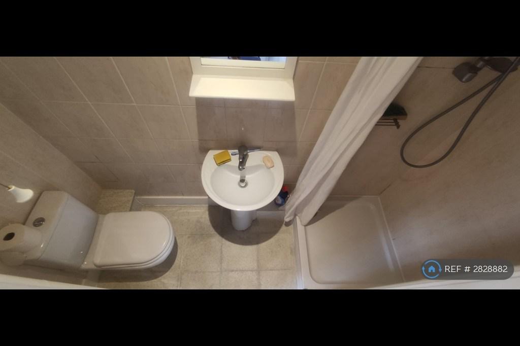 Bedroom 2's Ensuite