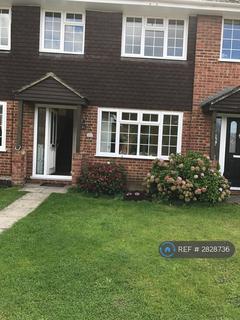 3 bedroom terraced house to rent, Henley Drive, Camberley, GU16