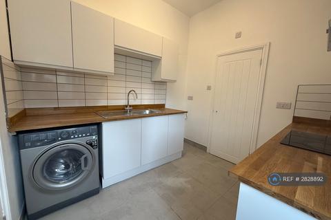 2 bedroom flat to rent, Lewes Road, Brighton, BN2