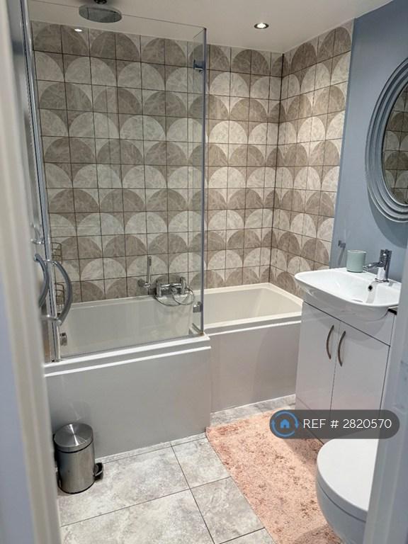 En-Suite Bathroom