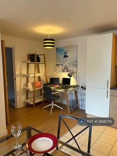 2 bedroom flat to rent, Dyche Street, Manchester, M4