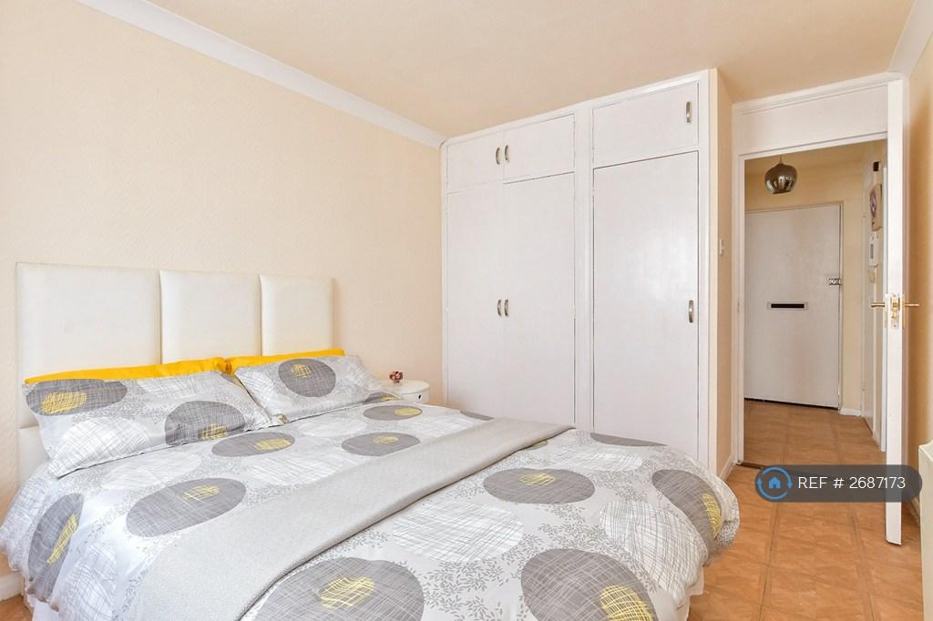 Bedroom/Built In Wardrobe
