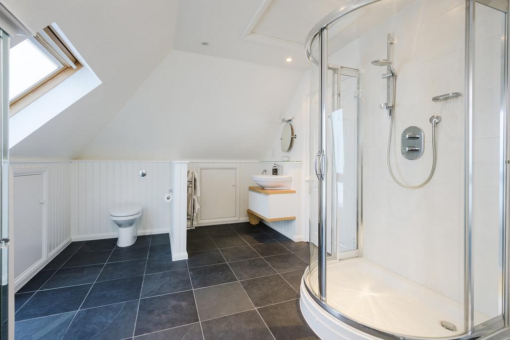 Bedroom 4 Ensuite