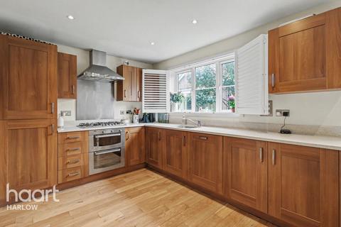 4 bedroom detached house for sale, Saffron Crescent, Sawbridgeworth