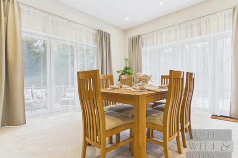 4 bedroom detached house for sale, Shining Cliff, Hastings