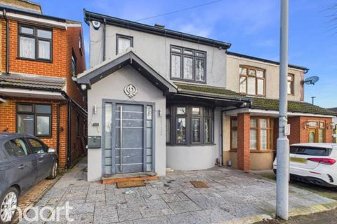 5 bedroom semi-detached house for sale, Biscot Road, Luton