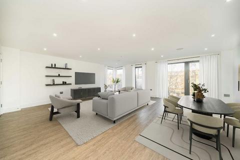 3 bedroom flat to rent, East Hill, London SW18