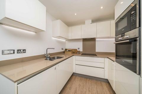 3 bedroom flat to rent, East Hill, London SW18