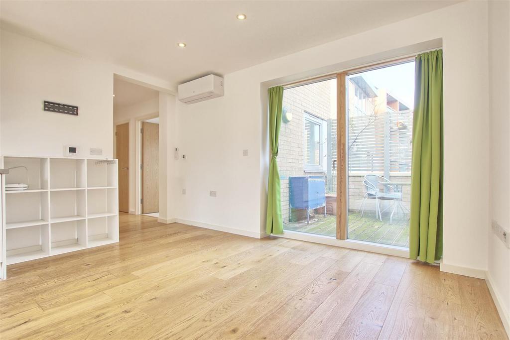 Living area 4.jpg