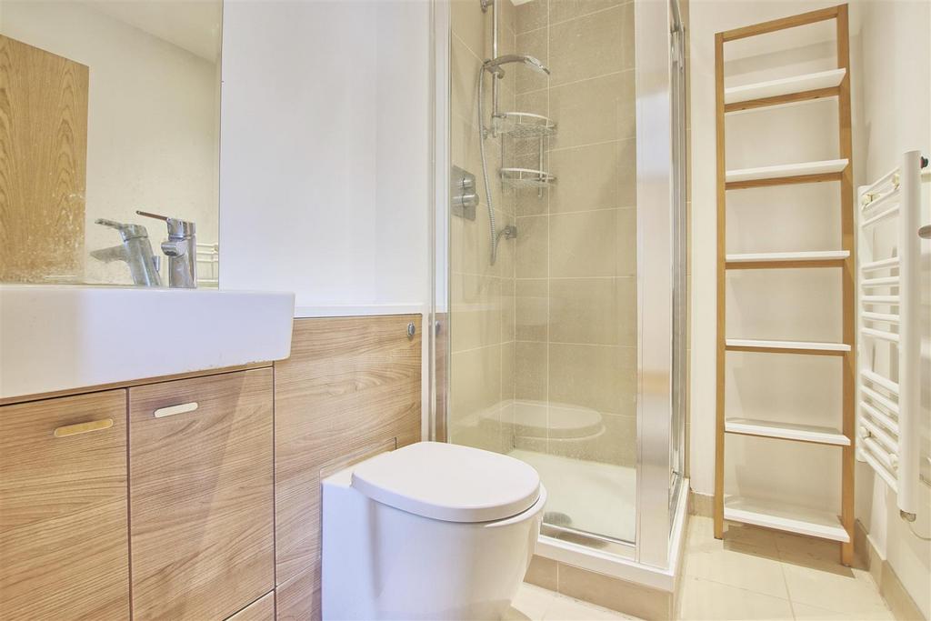 Ensuite 2.jpg