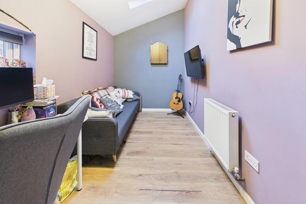 Bedroom 5/Office