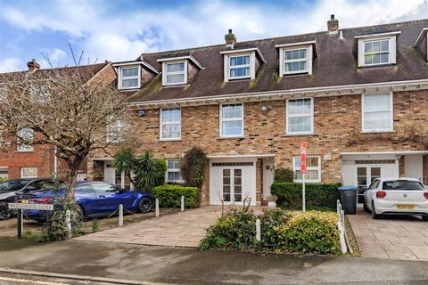 4 bedroom townhouse for sale, Wedgewood Close, Epping