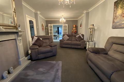 3 bedroom end of terrace house for sale, Chadway, Dagenham