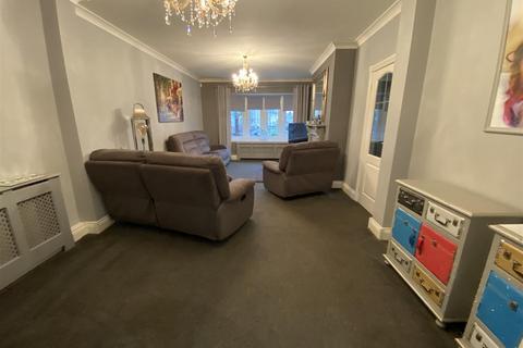 3 bedroom end of terrace house for sale, Chadway, Dagenham