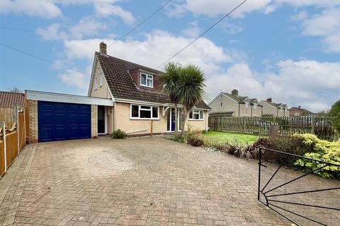 3 bedroom detached bungalow for sale, Mill Road, Stowmarket IP14