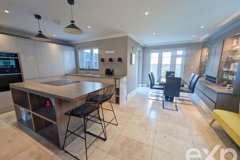 4 bedroom semi-detached house for sale, Rosemount Gardens, Maidstone ME14