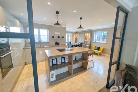 4 bedroom semi-detached house for sale, Rosemount Gardens, Maidstone ME14