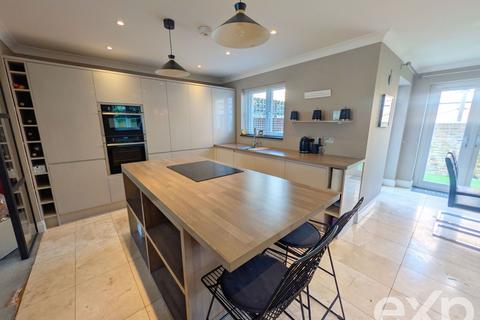 4 bedroom semi-detached house for sale, Rosemount Gardens, Maidstone ME14