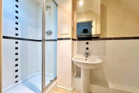 2 bedroom apartment to rent, Addlestone, Surrey, KT15
