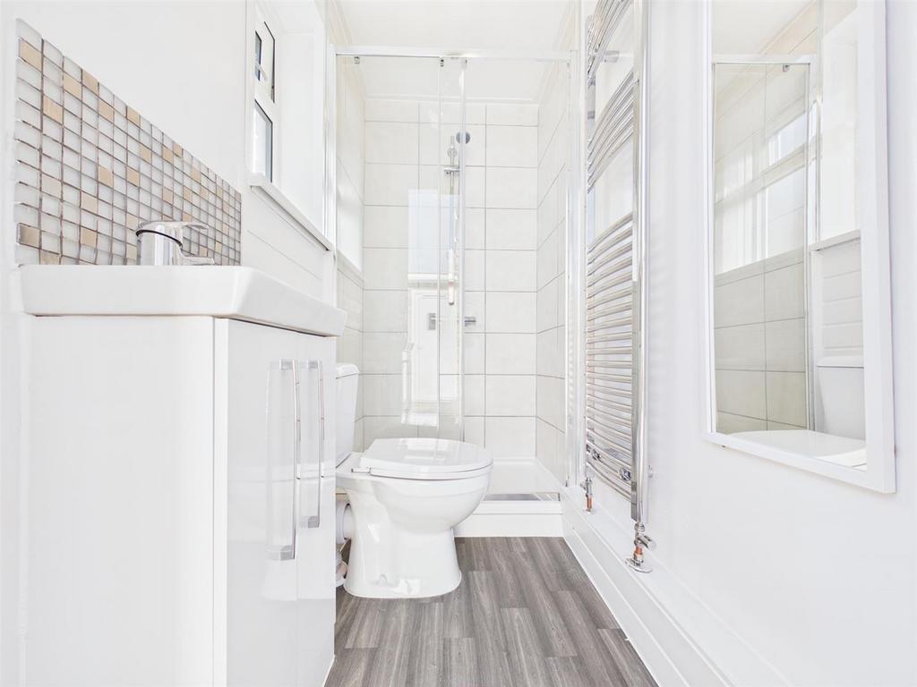 Outdoor bathroom: