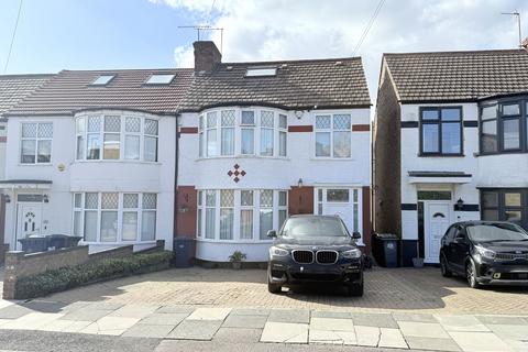 4 bedroom terraced house for sale, Windsor Drive, Barnet EN4