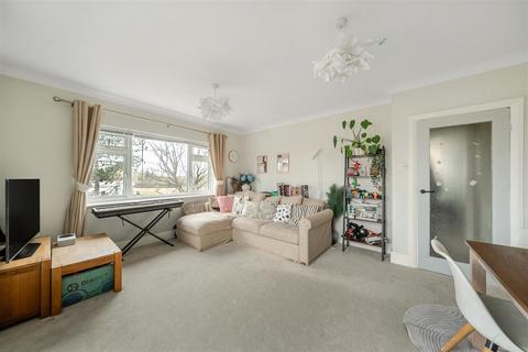 undefined, Portsmouth Road, Surbiton