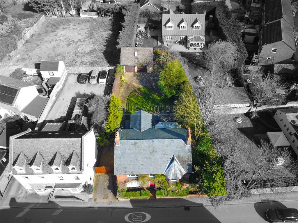 10 High Street, Fenstanton - Front Aerial Highligh