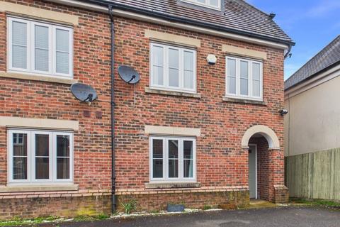 4 bedroom end of terrace house to rent, North Close, Beaconsfield, Buckinghamshire, HP9