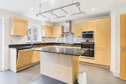 4 bedroom end of terrace house to rent, North Close, Beaconsfield, Buckinghamshire, HP9