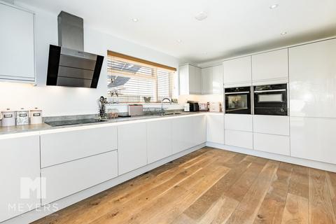 3 bedroom detached bungalow for sale, Meadow Road | Ringwood | BH24