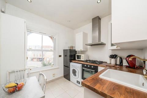 undefined, Bridle Close, Kingston Upon Thames KT1