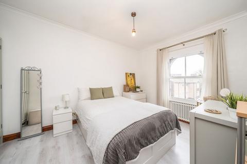 undefined, Bridle Close, Kingston Upon Thames KT1