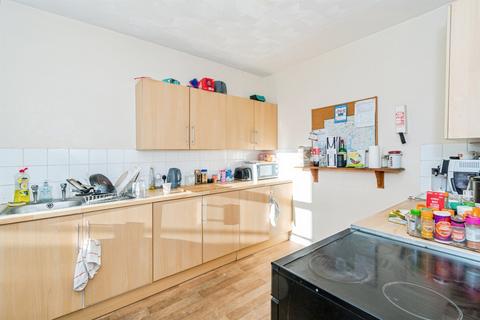 4 bedroom end of terrace house for sale, Avenue Road, Southampton