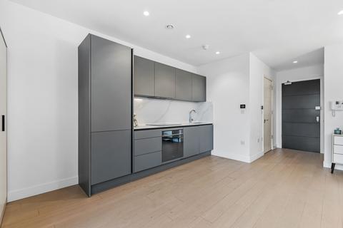 Studio to rent, Vonder Skies, New Horizons Court TW8