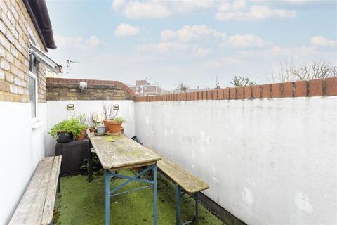 1 bedroom flat for sale, Mountgrove Road, Highbury N5