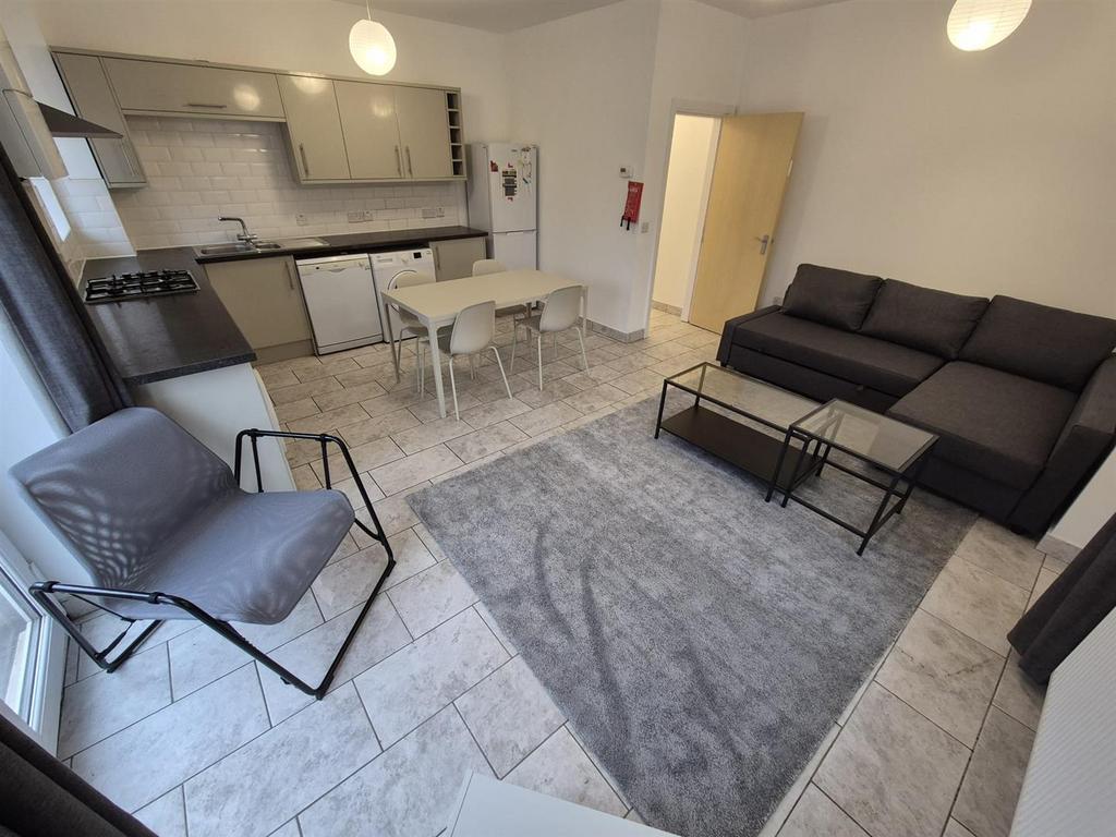 Lounge / Kitchen