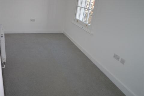 2 bedroom flat to rent, Well Street, Hackney E9