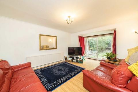 3 bedroom house for sale, Bourke Close, London SW4