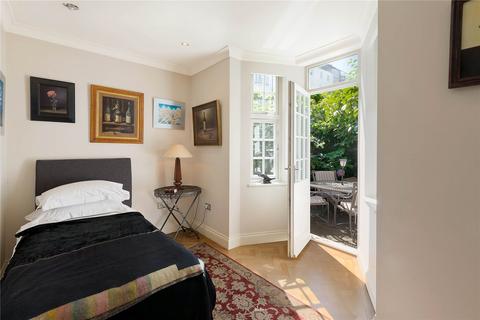 undefined, Cadogan Lane, Knightsbridge, London, SW1X